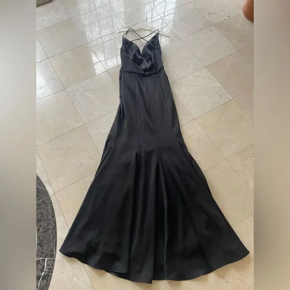 Elegant Black Evening Gown - Picture 6 of 6